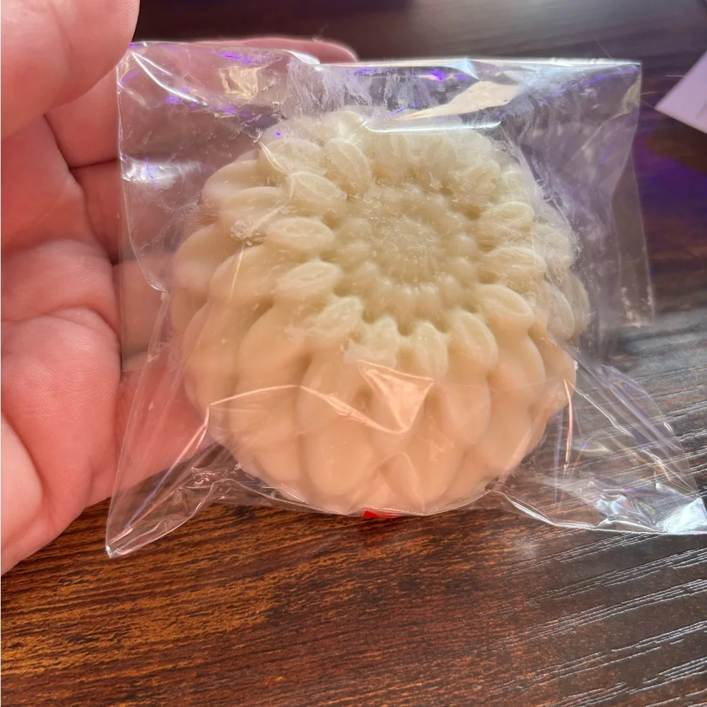 Handcrafted Floral Lotion Bar all organic - Picture 2 of 2